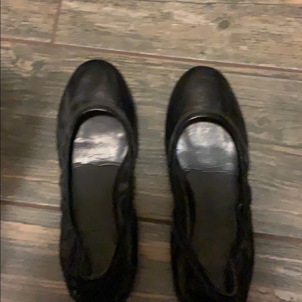 Cole Hahn never worn flats....brand new